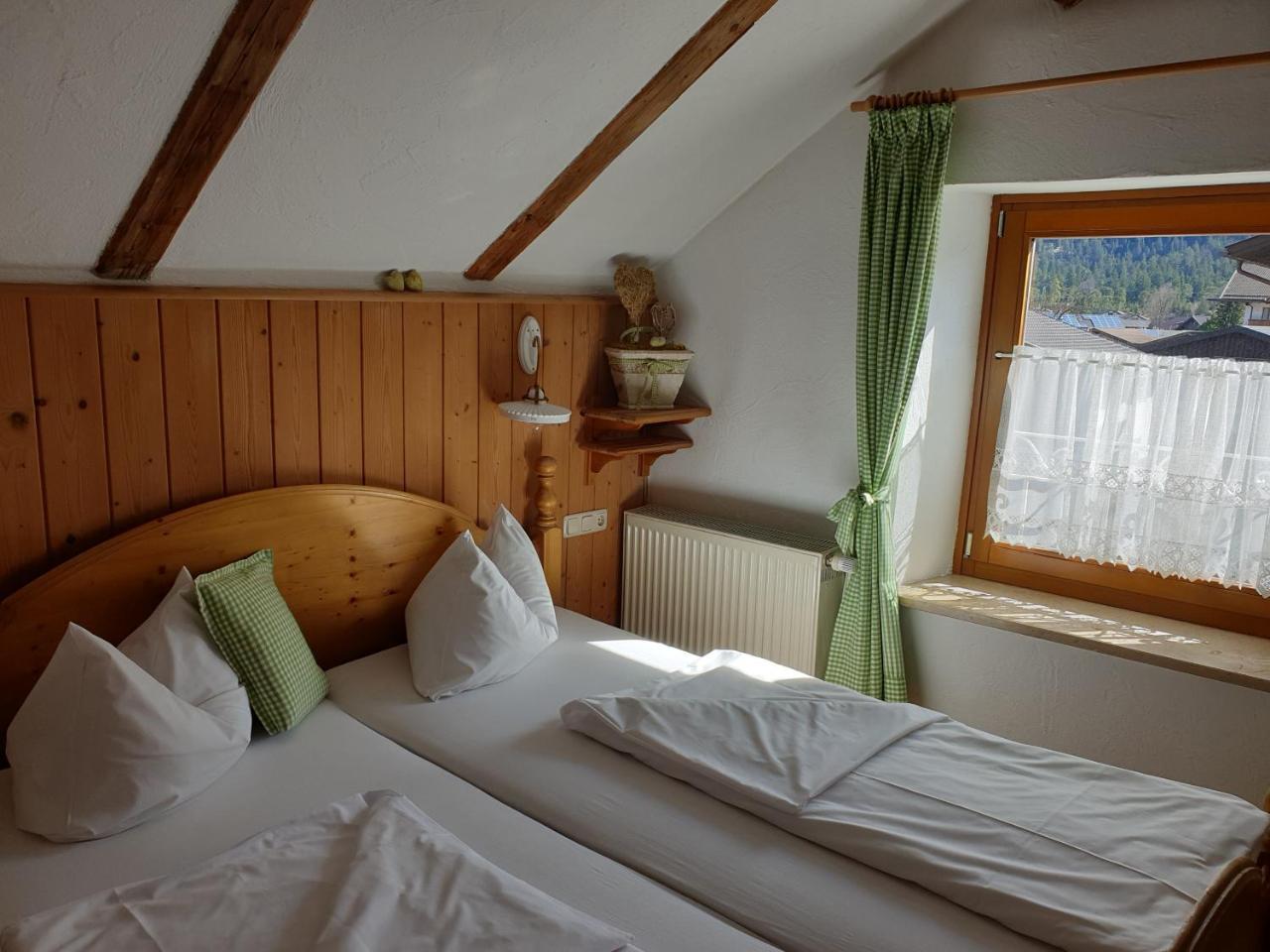 Landgasthof Kirchmayer Farchant Exterior foto